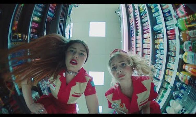 Wet Leg - Ur Mum (Official Video)