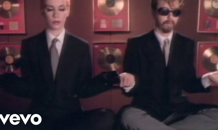 Eurythmics - Sweet Dreams (Are Made Of This) (Official Video)