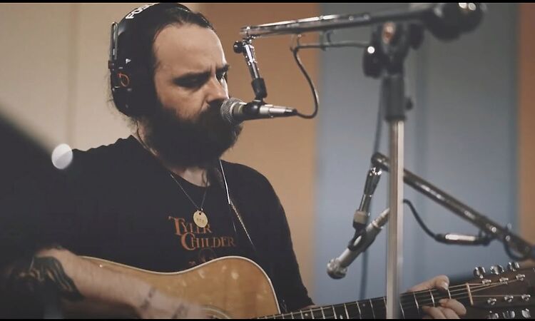 Arlo McKinley - "Walking Shoes" (Official Video) - Die Midwestern