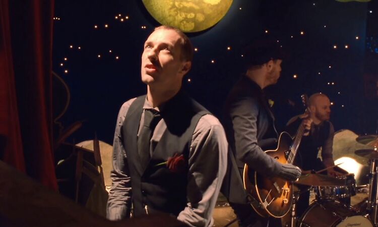 Coldplay - Christmas Lights (Official Video)