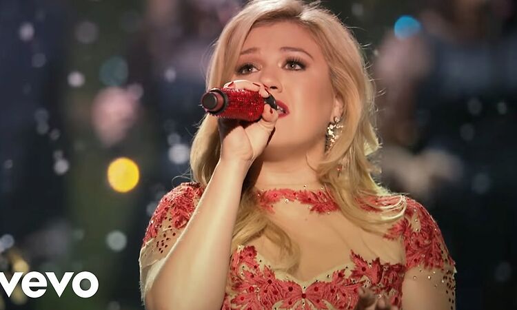 Kelly Clarkson - Underneath the Tree (Official Video)