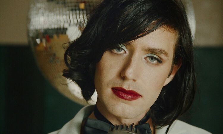 Ezra Furman - I Wanna Be Your Girlfriend (Official Video)