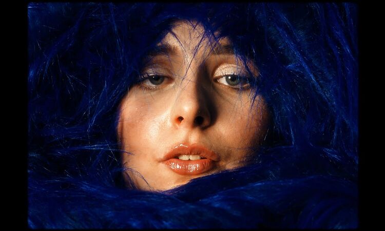  Gisèle - Bad News (Official Video)