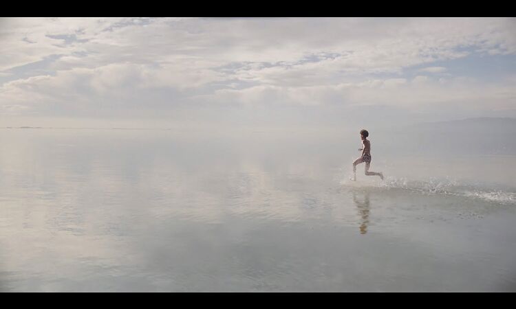  Arctic Monkeys – Opening Night (Visualiser) – HELP(2)