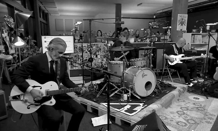 Triggerfinger Driveby live@Joiz TV