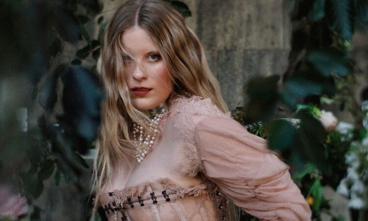 Paris Paloma - Pre-Raphaelite [Official Music Video]