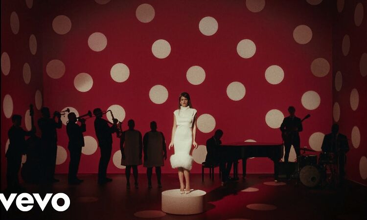 SIENNA SPIRO - Great Expectation (Official Music Video)