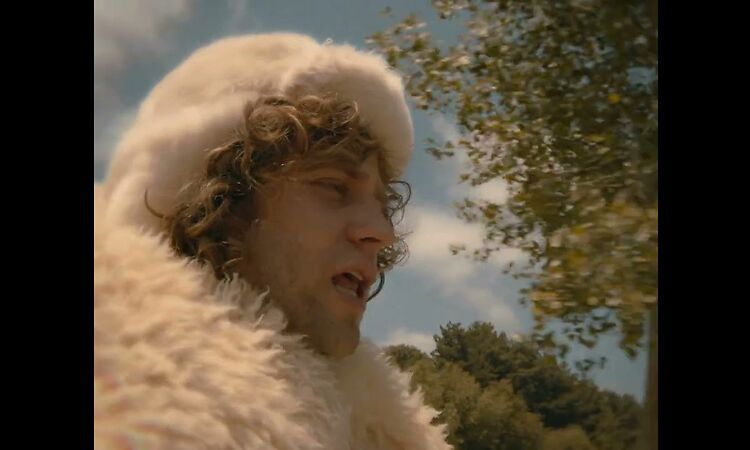 Lenny Lenny - 'She Only Loves You (In The Summertime)' (Official Music Video)