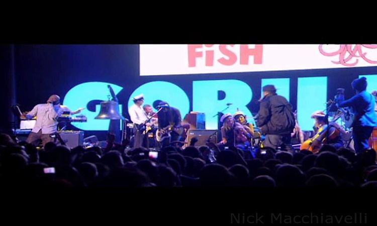 Gorillaz Feat. Gruff Rhys & De La Soul - Superfast Jellyfish (Live At The Roundhouse) Music Video