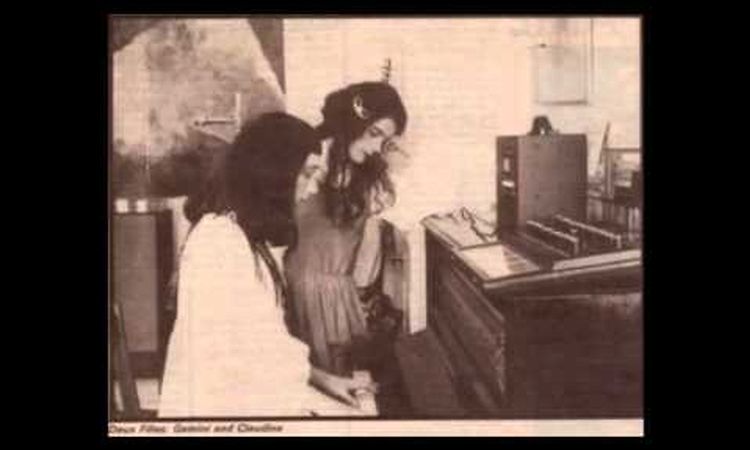 Deux Filles - Double Happiness