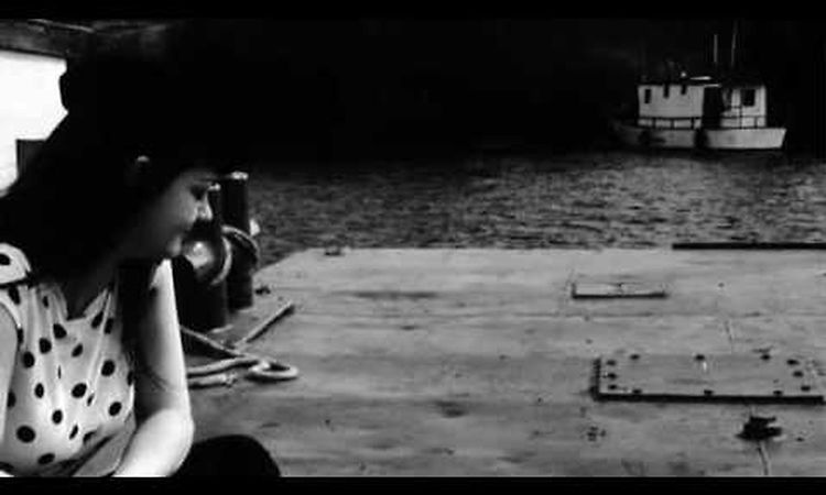 Under Great White Northern Lights-The White Stripes-In the cold,cold night (live)