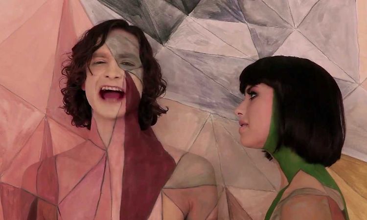 Gotye - Somebody That I Used To Know (feat. Kimbra) - official video